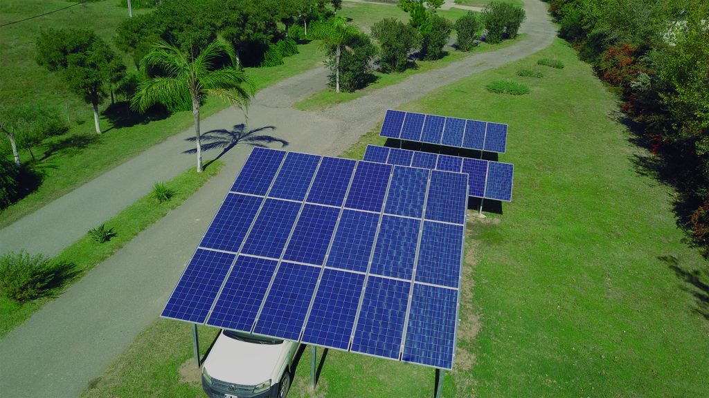 Cochera solar instalada por Casa Berti